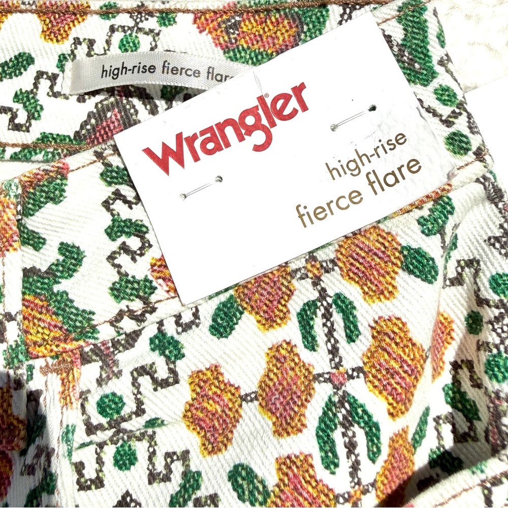 Wrangler High Rise Fierce Flare Jeans Boho Floral Cross Stitch Print 4/27x32 NWT - Picture 5 of 10